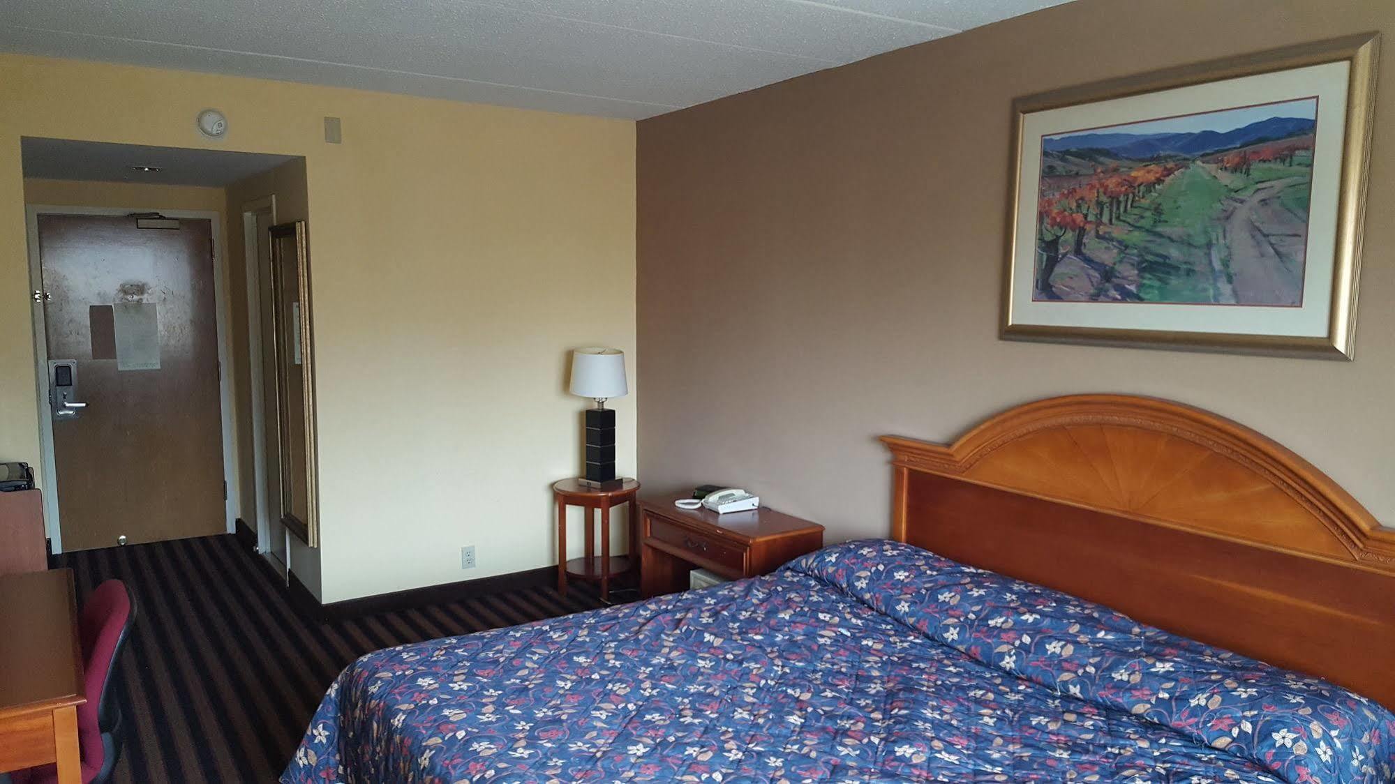 Northeast Garden Inn Лорел Экстерьер фото