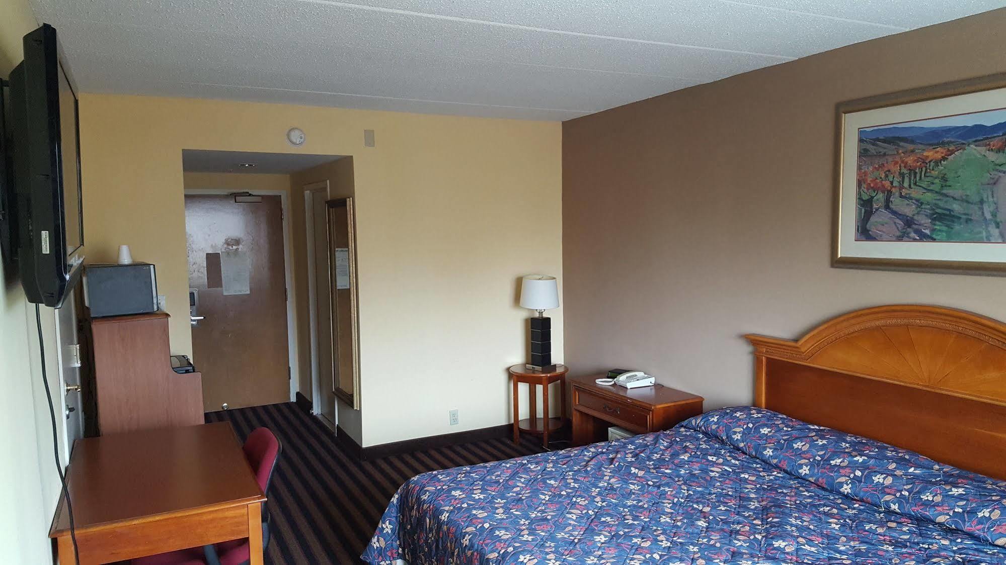 Northeast Garden Inn Лорел Экстерьер фото
